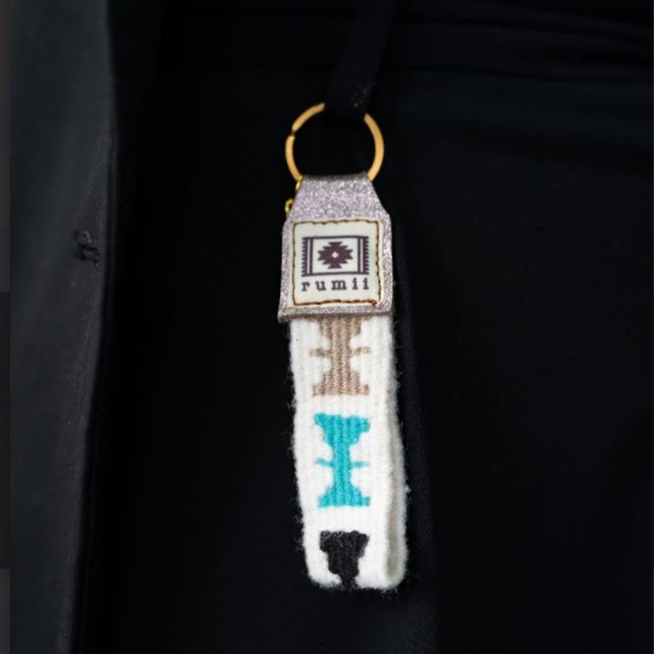 Kelebek Motifli El Dokuması Kilim Anahtarlık